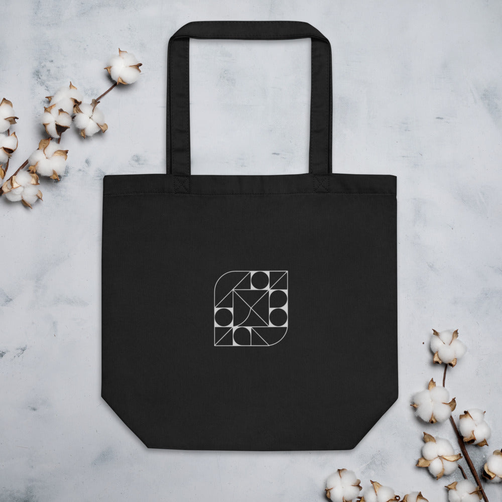 A fourth-iteration Hilbert space-filling curve printed as a precise orthogonal grid design on a tote bag. Flat lay, Ink colourway.